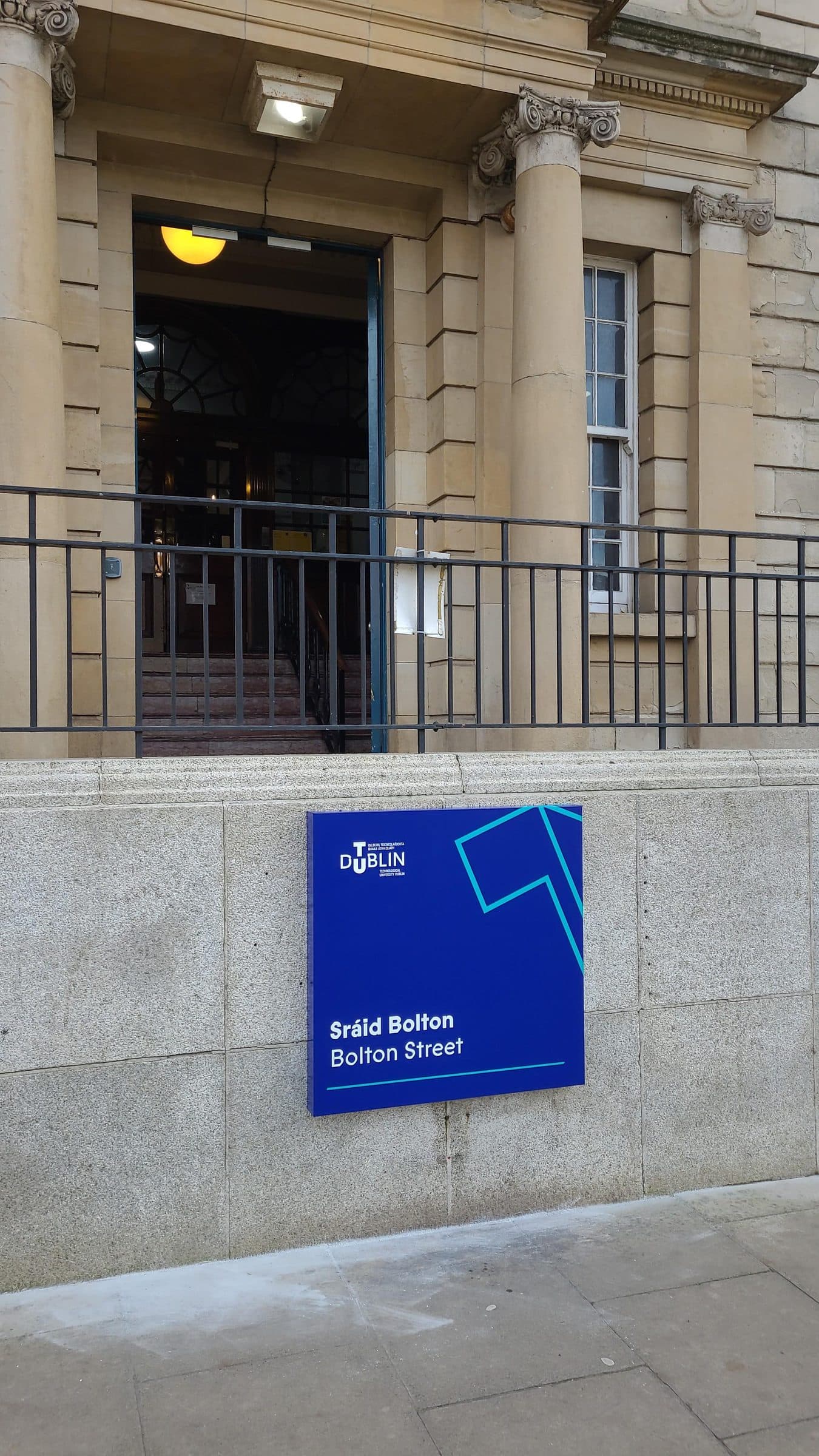 TU Dublin External Signage Programme: wayfinding by Wayfinders